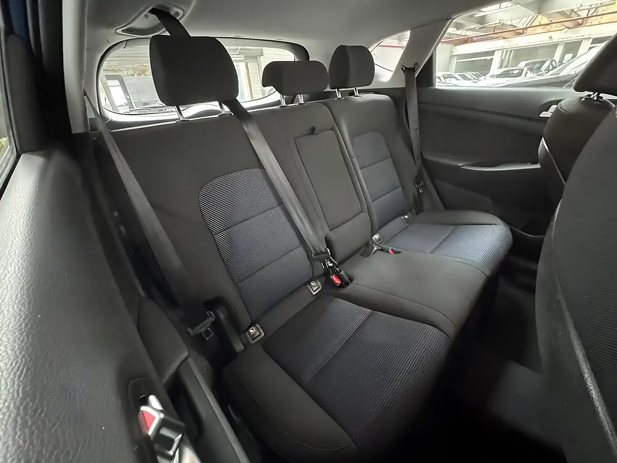 Used 2016 Hyundai Tucson Se Nav Ara Blue - Interior and Exterior details 11