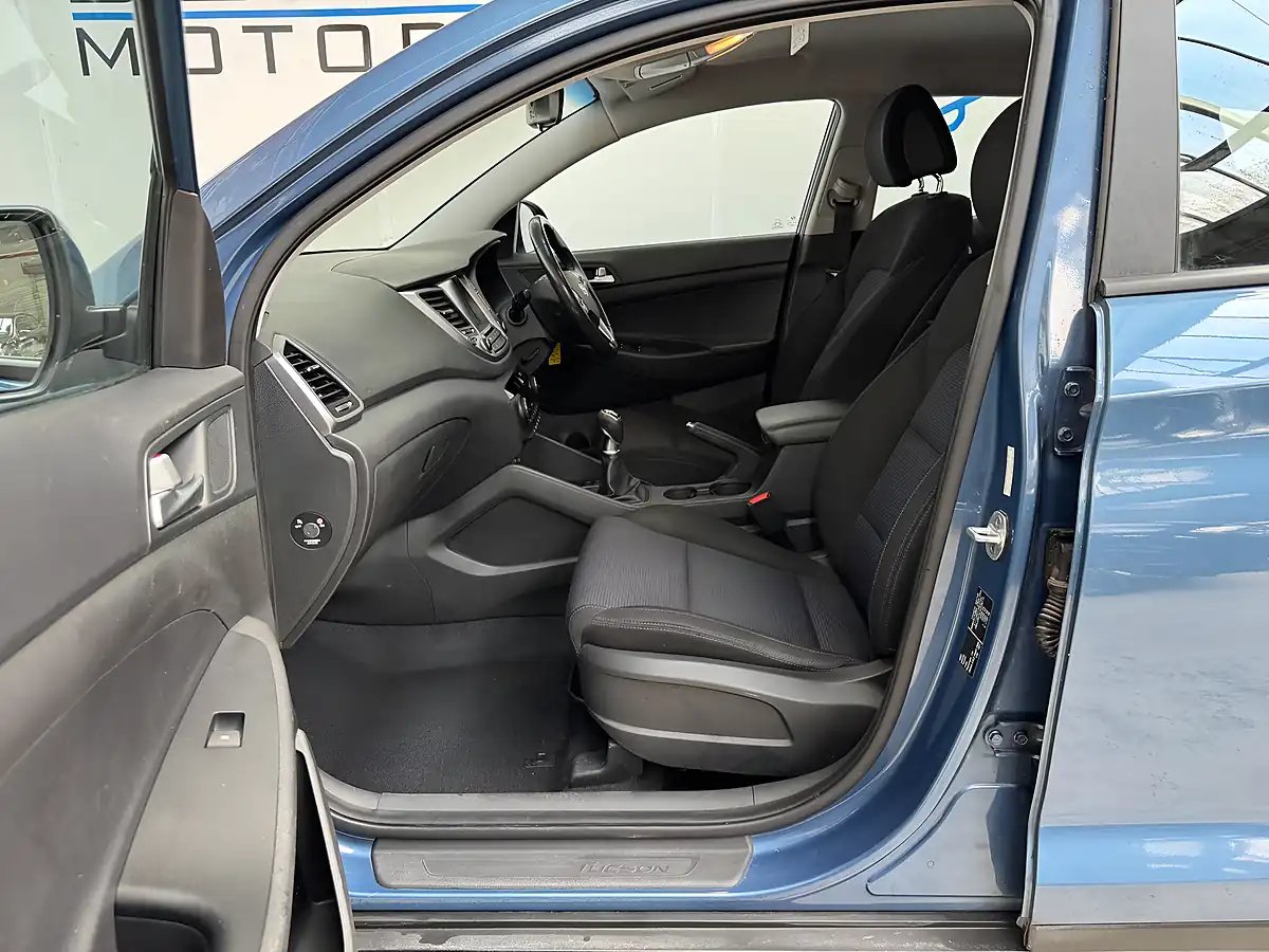 Used 2016 Hyundai Tucson Se Nav Ara Blue - Interior and Exterior details 9