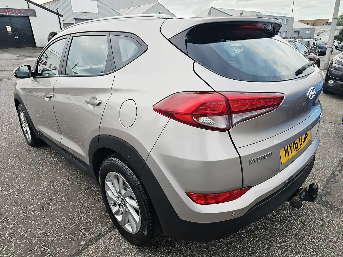Used 2016 Hyundai Tucson Se Nav Brown - Interior and Exterior details 5