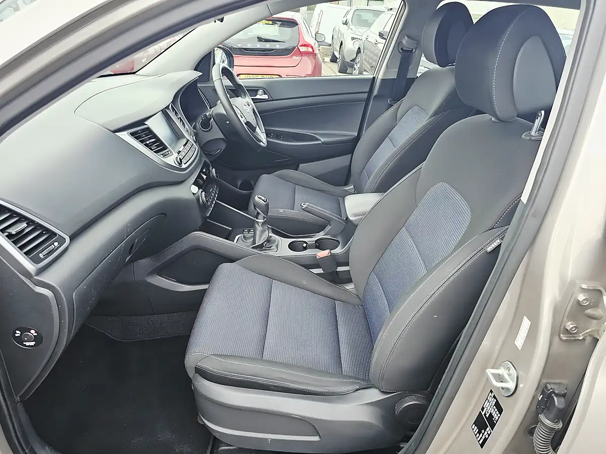 Used 2016 Hyundai Tucson Se Nav Brown - Interior and Exterior details 7