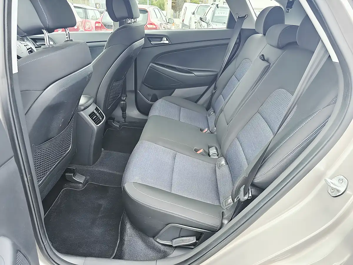 Used 2016 Hyundai Tucson Se Nav Brown - Interior and Exterior details 8