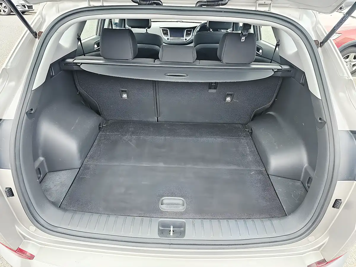Used 2016 Hyundai Tucson Se Nav Brown - Interior and Exterior details 9