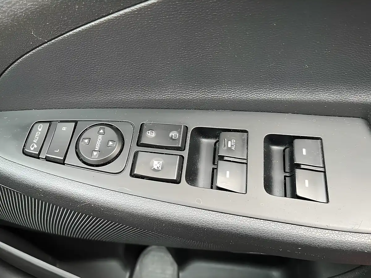 Used 2016 Hyundai Tucson Se Nav Red - Interior and Exterior details 19