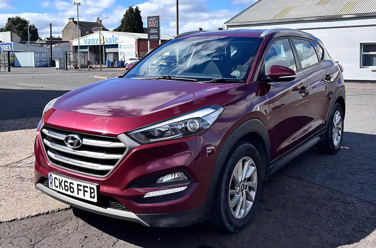 Used 2016 Hyundai Tucson Se Nav Red - Interior and Exterior details 6