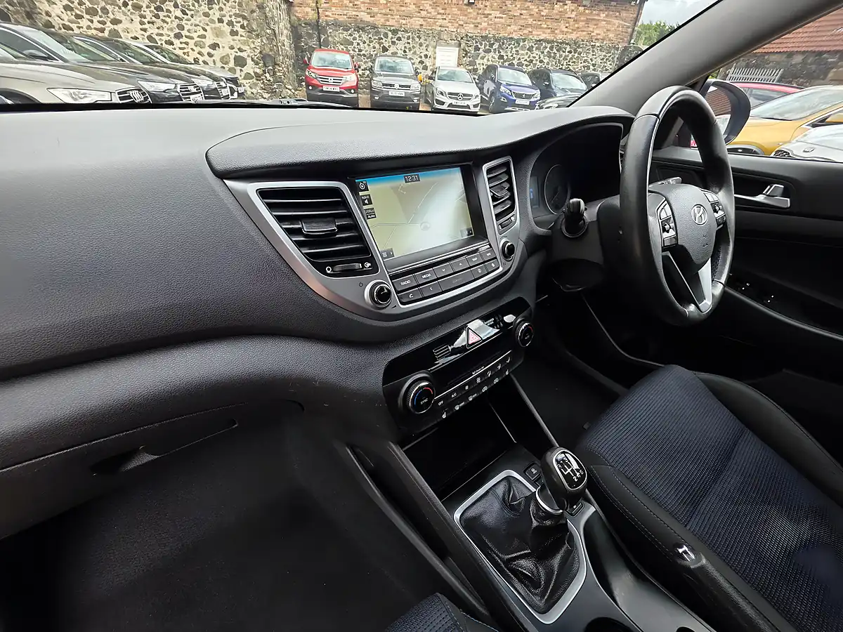 Used 2016 Hyundai Tucson Se Nav Ruby Wine Pearl - Interior and Exterior details 10