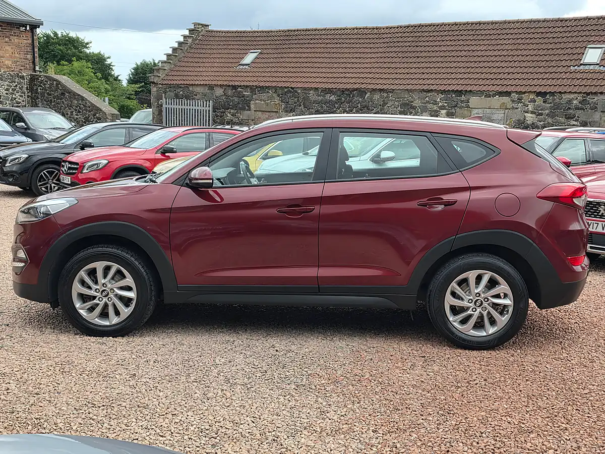 Used 2016 Hyundai Tucson Se Nav Ruby Wine Pearl - Interior and Exterior details 13