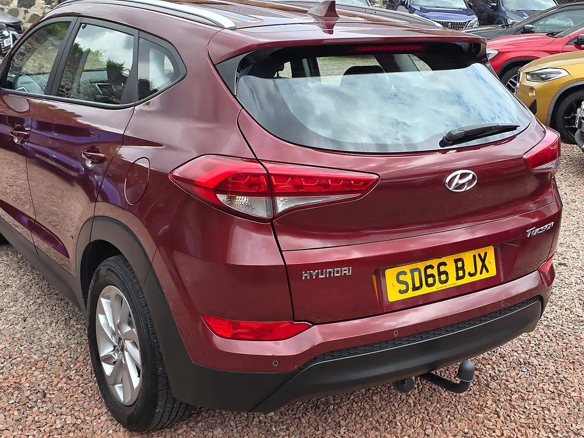 Used 2016 Hyundai Tucson Se Nav Ruby Wine Pearl - Interior and Exterior details 15