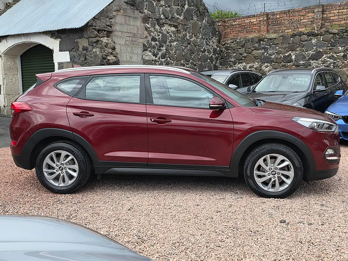 Used 2016 Hyundai Tucson Se Nav Ruby Wine Pearl - Interior and Exterior details 18