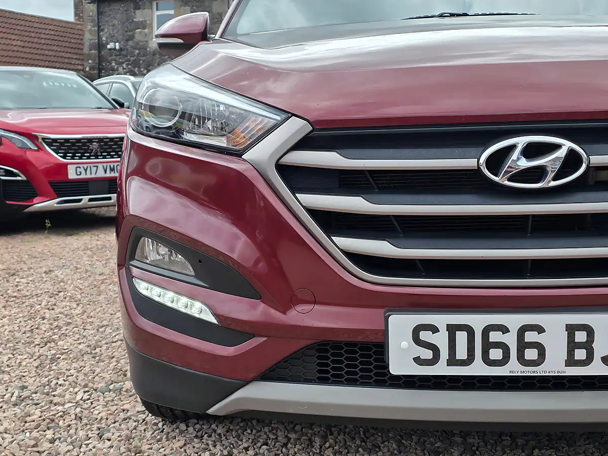 Used 2016 Hyundai Tucson Se Nav Ruby Wine Pearl - Interior and Exterior details 4