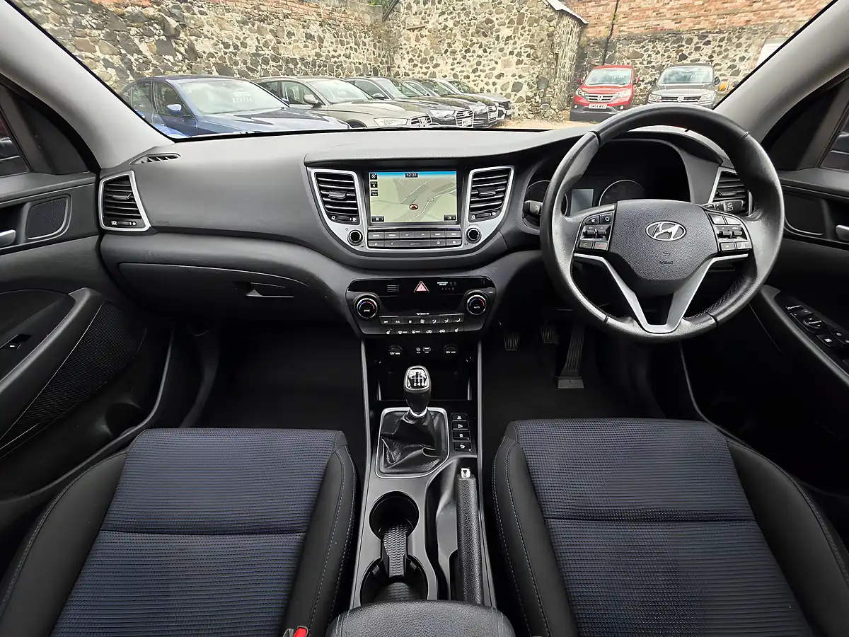 Used 2016 Hyundai Tucson Se Nav Ruby Wine Pearl - Interior and Exterior details 6