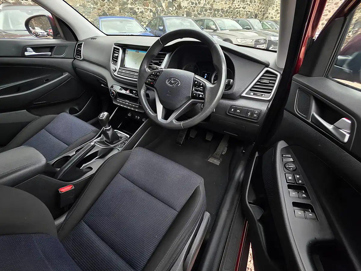 Used 2016 Hyundai Tucson Se Nav Ruby Wine Pearl - Interior and Exterior details 7