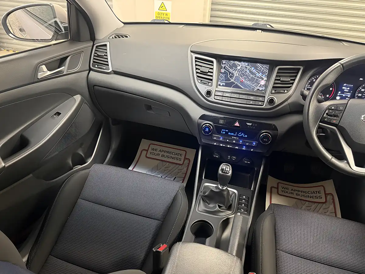 Used 2016 Hyundai Tucson Se Nav White - Interior and Exterior details 10