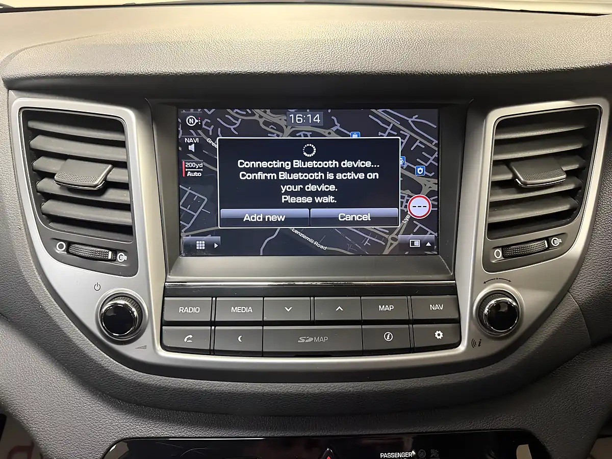 Used 2016 Hyundai Tucson Se Nav White - Interior and Exterior details 7