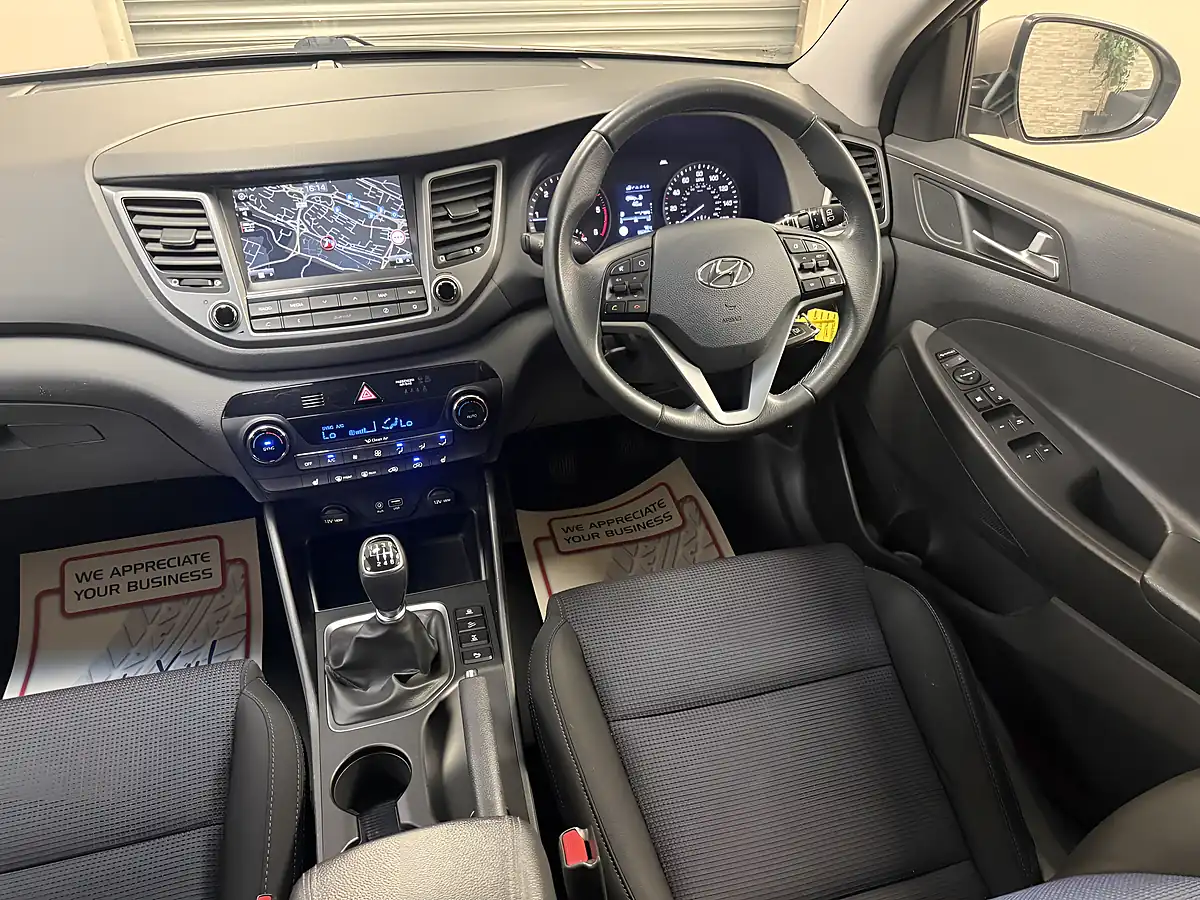 Used 2016 Hyundai Tucson Se Nav White - Interior and Exterior details 9