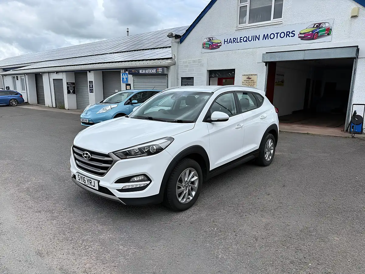 Used 2016 Hyundai Tucson Se Nav White - Front View