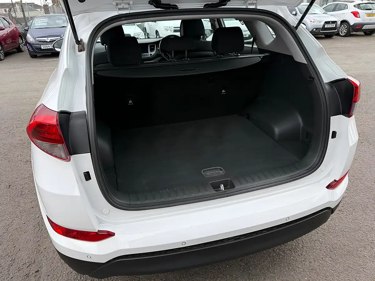 Used 2016 Hyundai Tucson Se Nav White - Interior and Exterior details 13