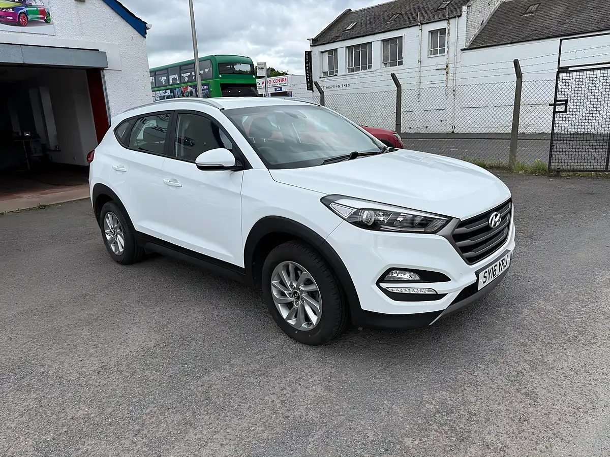 Used 2016 Hyundai Tucson Se Nav White - Interior and Exterior details 3