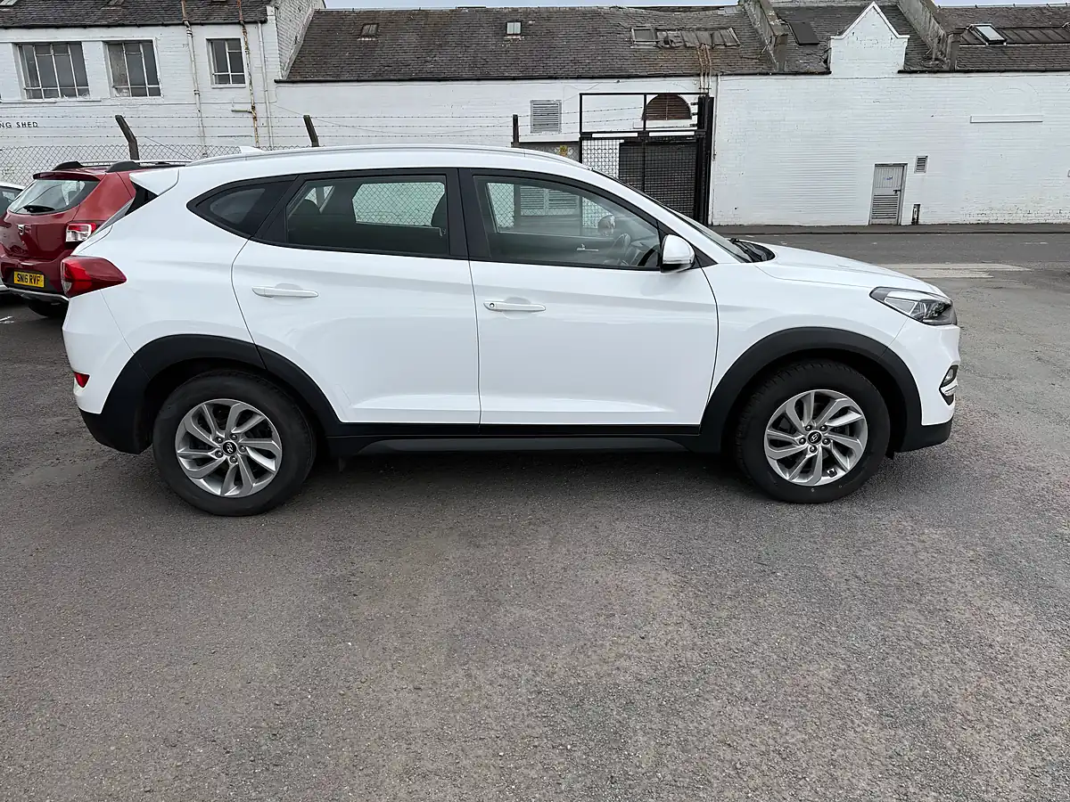 Used 2016 Hyundai Tucson Se Nav White - Interior and Exterior details 4