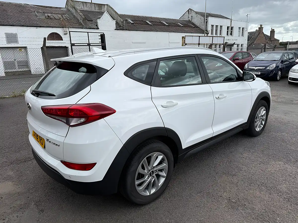 Used 2016 Hyundai Tucson Se Nav White - Interior and Exterior details 5