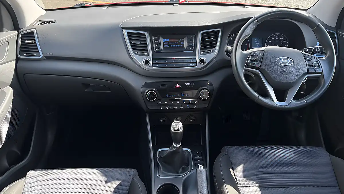 Used 2016 Hyundai Tucson Se Red - Interior and Exterior details 10