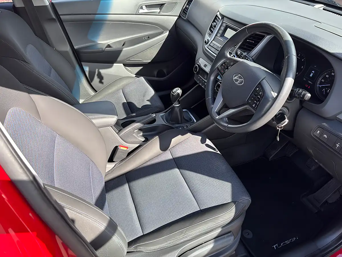 Used 2016 Hyundai Tucson Se Red - Interior and Exterior details 11
