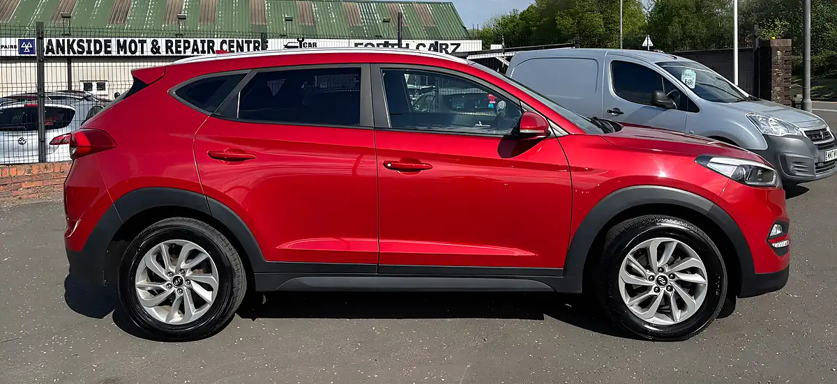 Used 2016 Hyundai Tucson Se Red - Interior and Exterior details 2