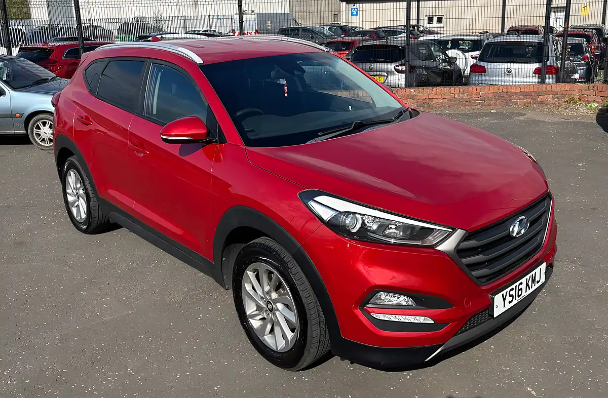 Used 2016 Hyundai Tucson Se Red - Interior and Exterior details 3