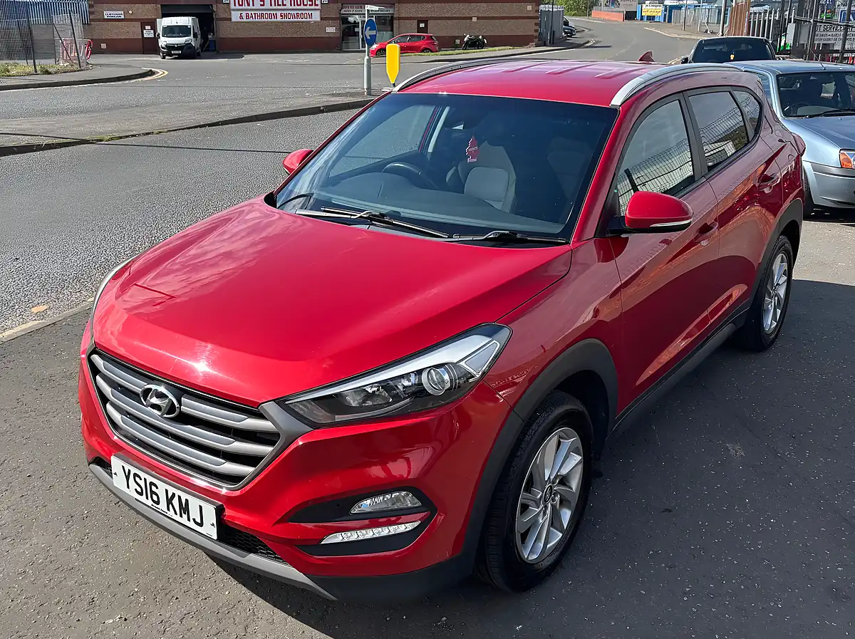 Used 2016 Hyundai Tucson Se Red - Interior and Exterior details 4