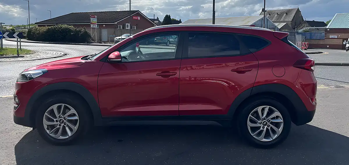 Used 2016 Hyundai Tucson Se Red - Interior and Exterior details 6