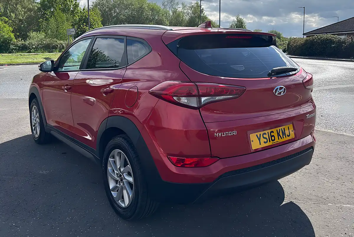 Used 2016 Hyundai Tucson Se Red - Interior and Exterior details 7