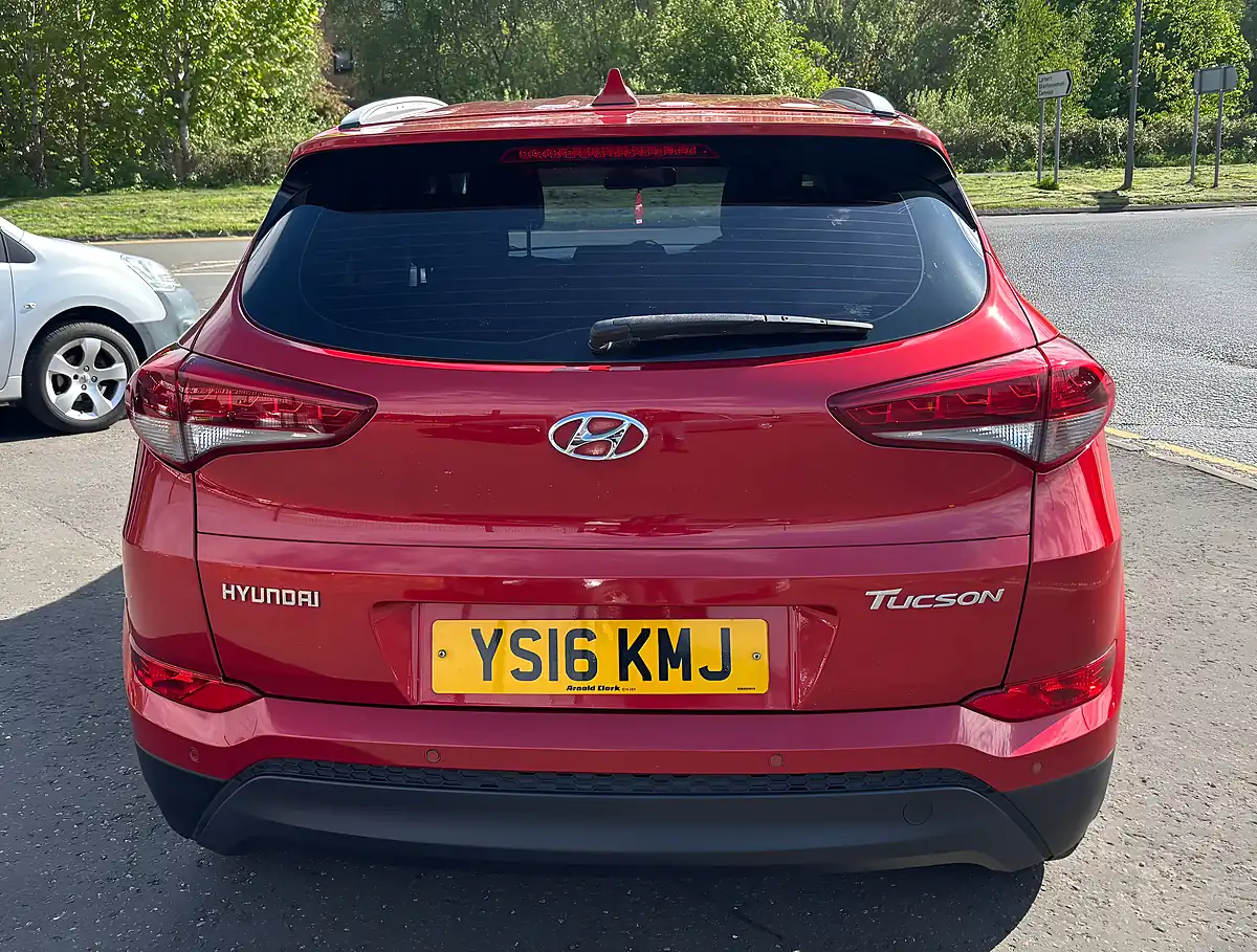 Used 2016 Hyundai Tucson Se Red - Interior and Exterior details 8