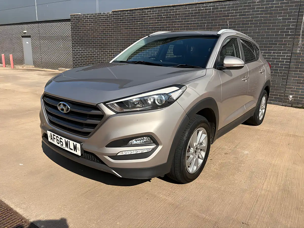 Used 2016 Hyundai Tucson Se White - Front View