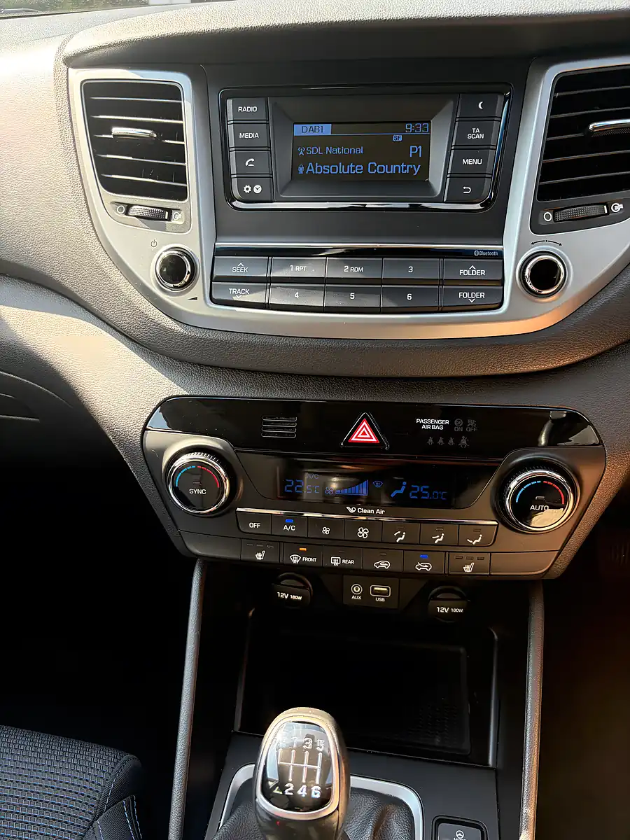 Used 2016 Hyundai Tucson Se White - Interior and Exterior details 12