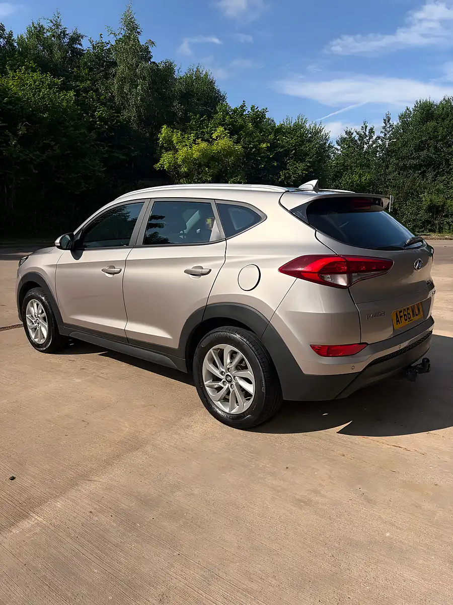Used 2016 Hyundai Tucson Se White - Interior and Exterior details 3
