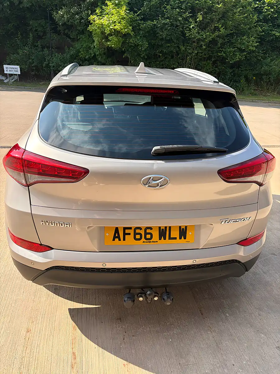 Used 2016 Hyundai Tucson Se White - Interior and Exterior details 5