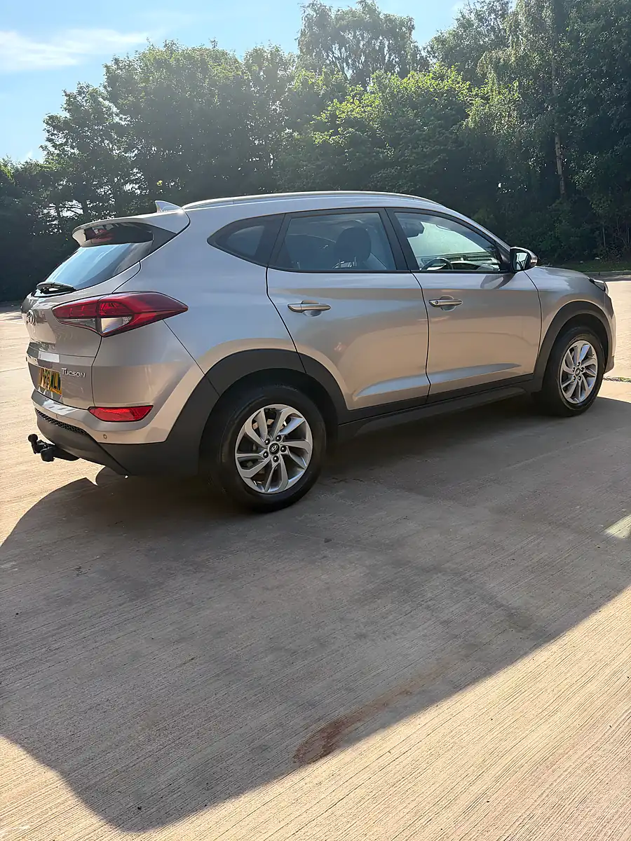 Used 2016 Hyundai Tucson Se White - Interior and Exterior details 6
