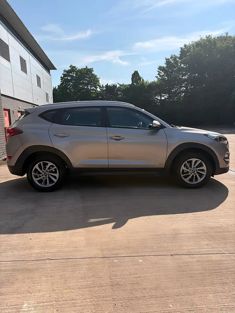 Used 2016 Hyundai Tucson Se White - Interior and Exterior details 7