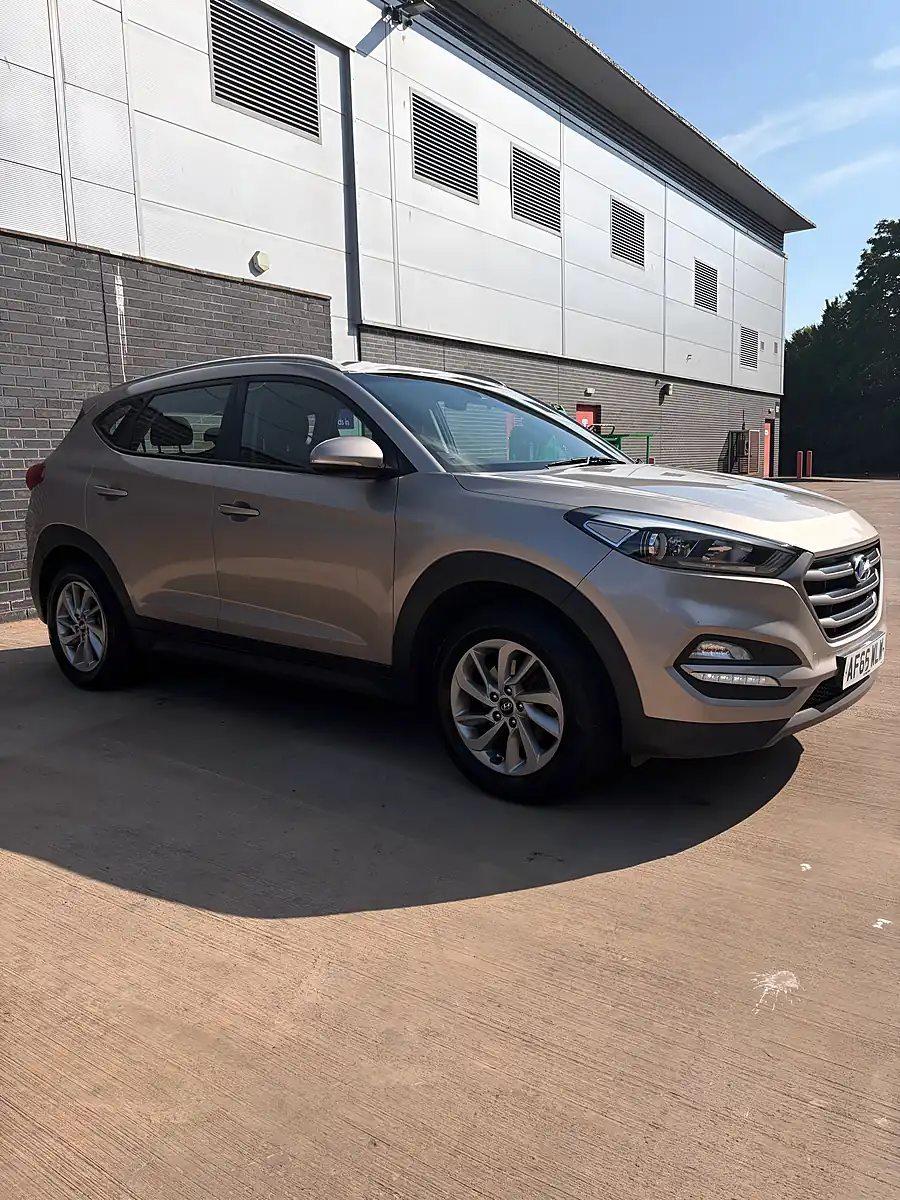 Used 2016 Hyundai Tucson Se White - Interior and Exterior details 8