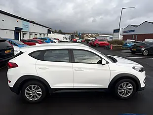 Used 2016 Hyundai Tucson Se White - Interior and Exterior details 11