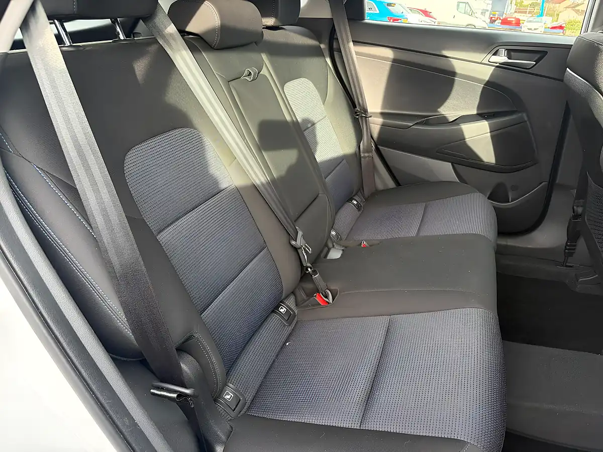 Used 2016 Hyundai Tucson Se White - Interior and Exterior details 13