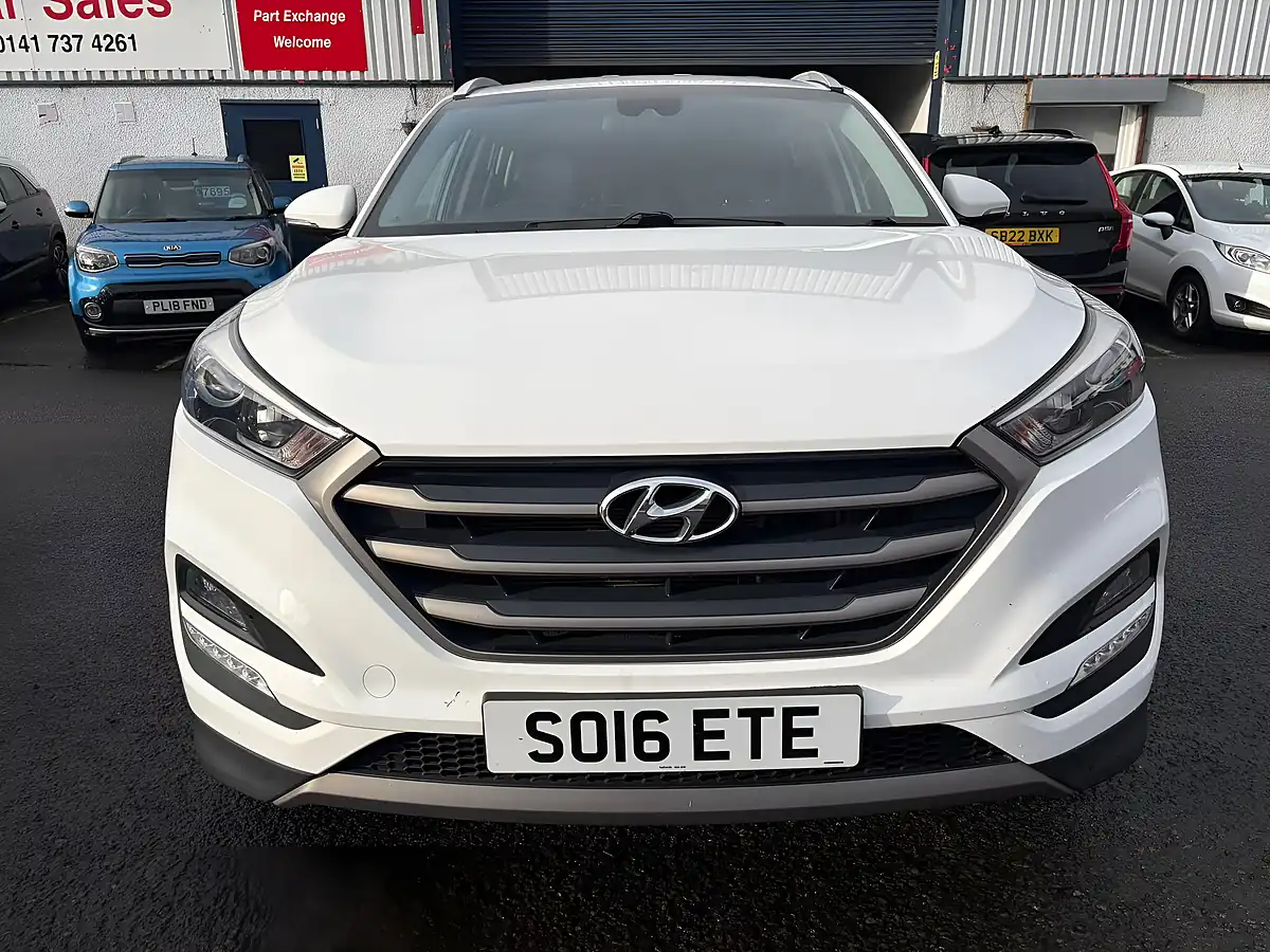 Used 2016 Hyundai Tucson Se White - Interior and Exterior details 4