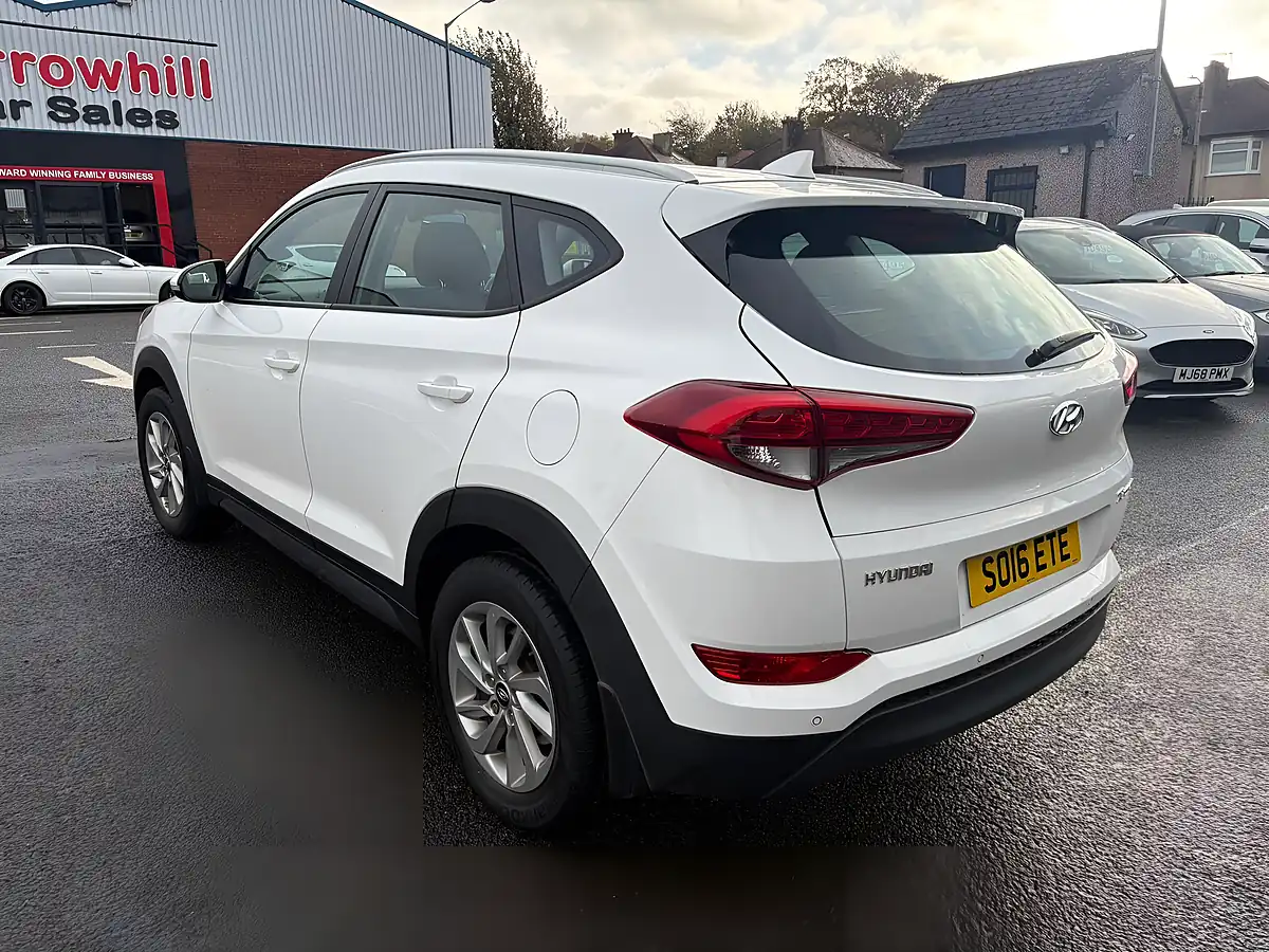 Used 2016 Hyundai Tucson Se White - Interior and Exterior details 5