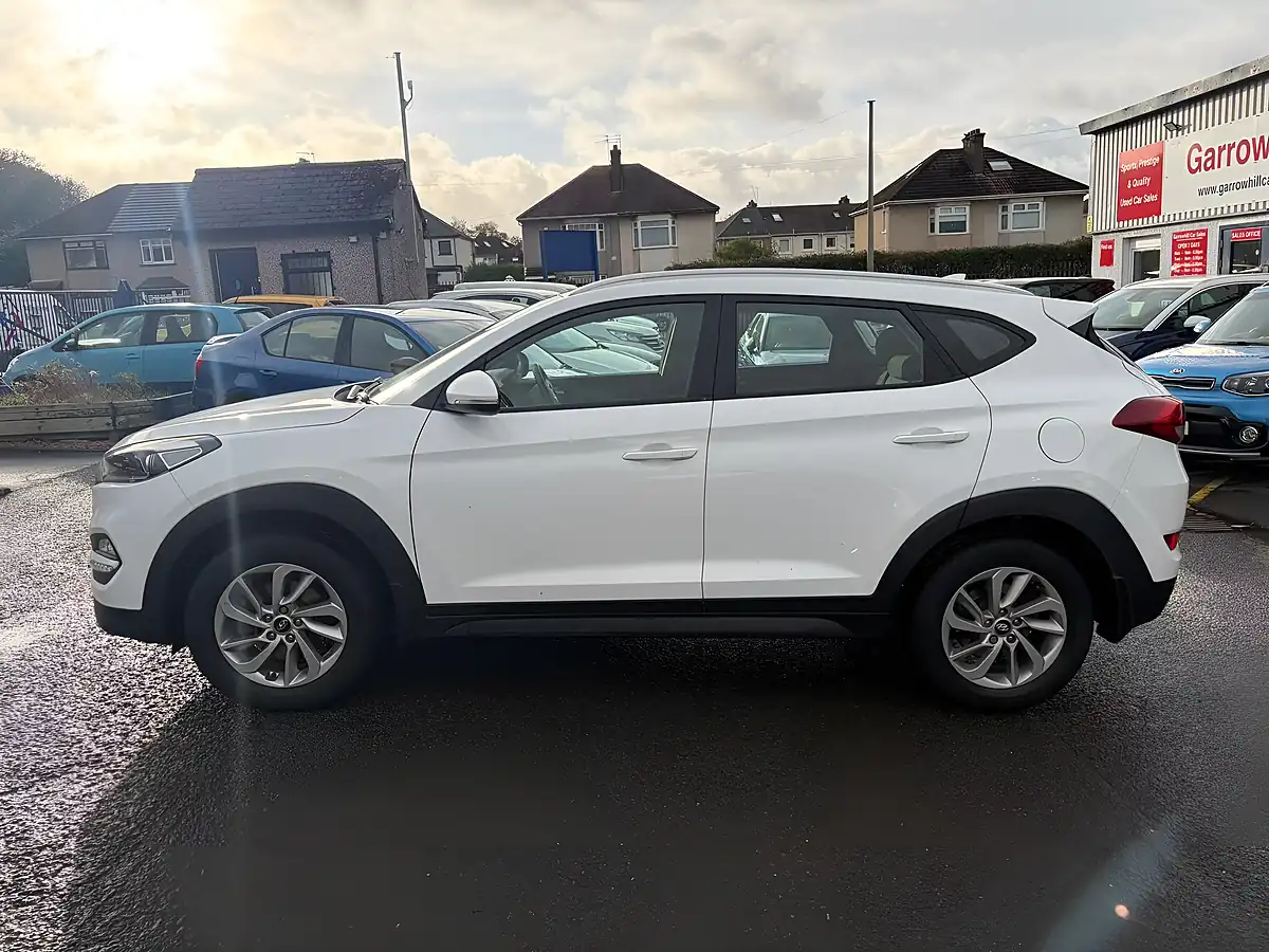 Used 2016 Hyundai Tucson Se White - Interior and Exterior details 7