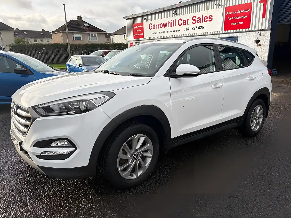 Used 2016 Hyundai Tucson Se White - Interior and Exterior details 9