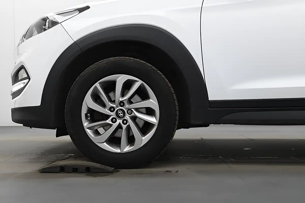Used 2016 Hyundai Tucson Se White - Interior and Exterior details 3