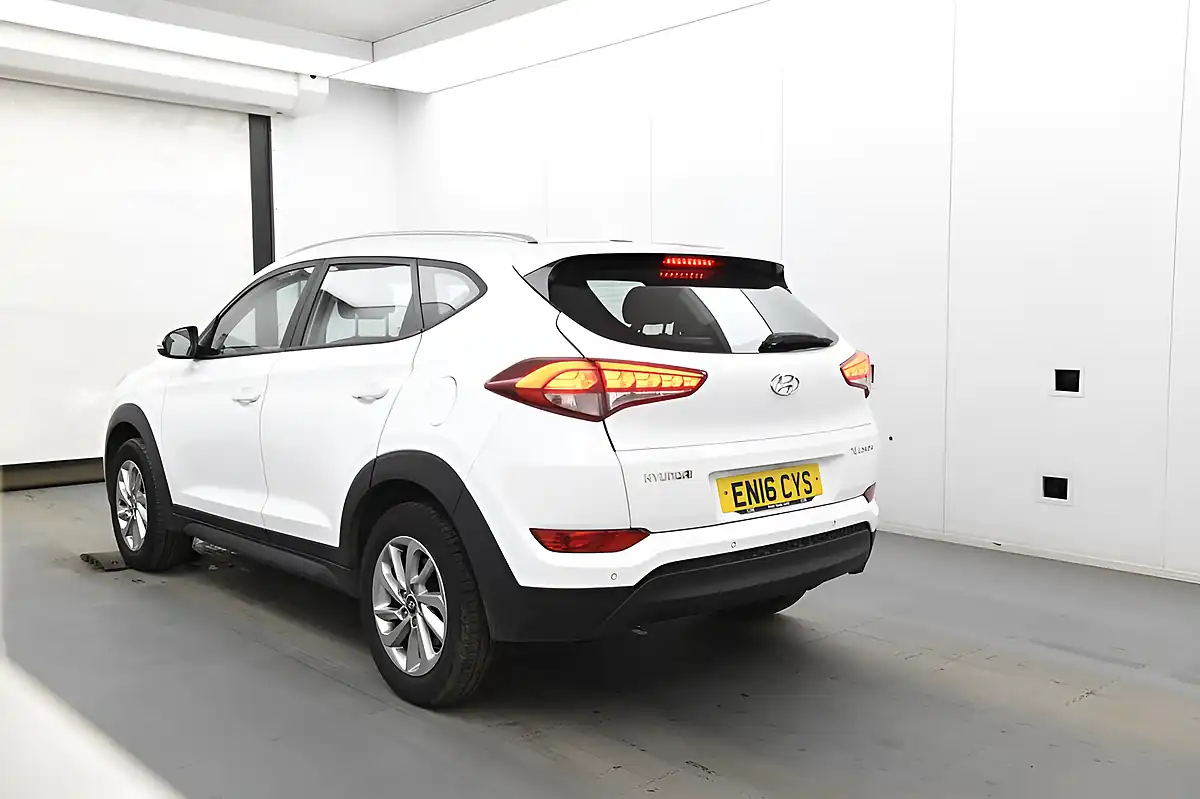 Used 2016 Hyundai Tucson Se White - Interior and Exterior details 4