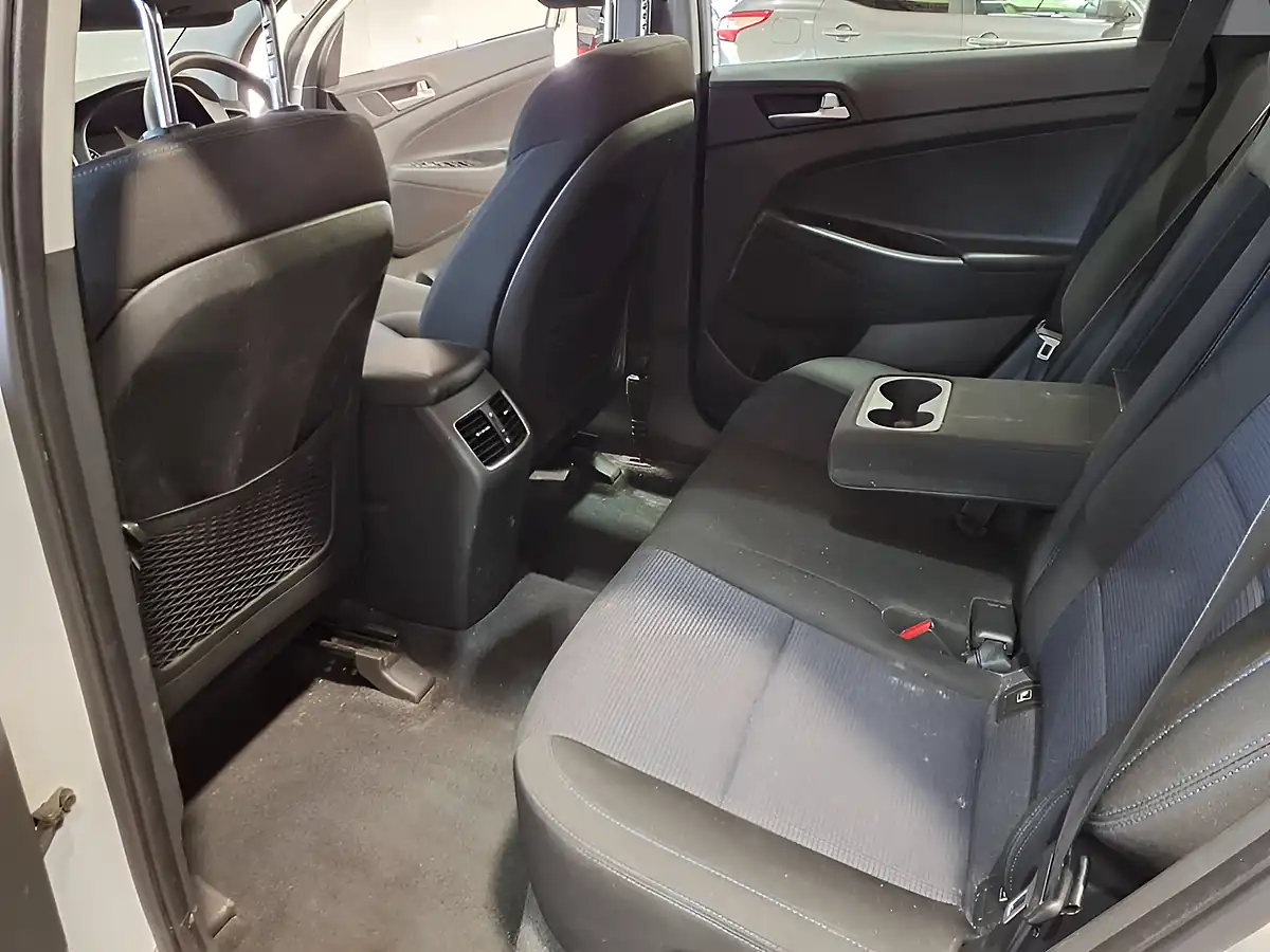 Used 2016 Hyundai Tucson Se White - Interior and Exterior details 6