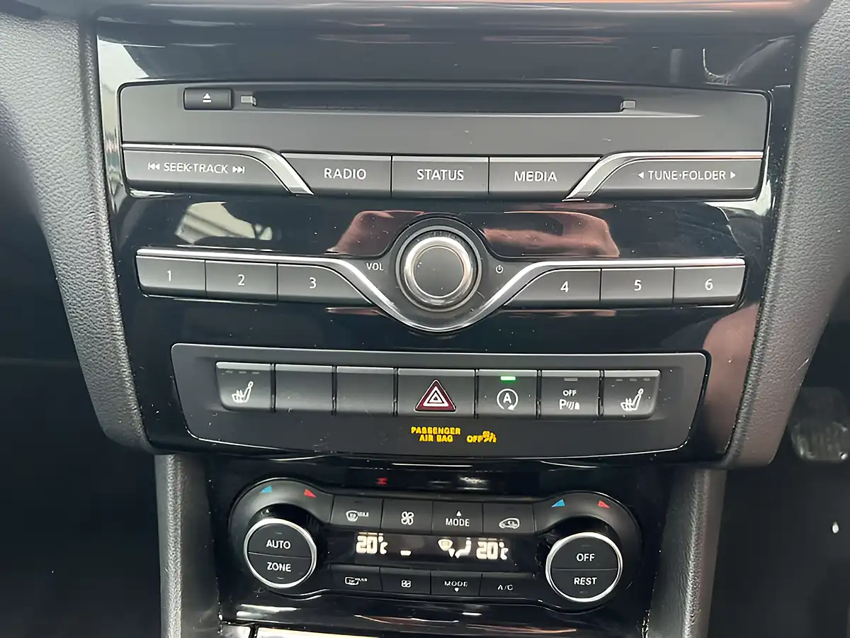 Used 2016 Infiniti Q30 Business Executive White - Interior and Exterior details 11