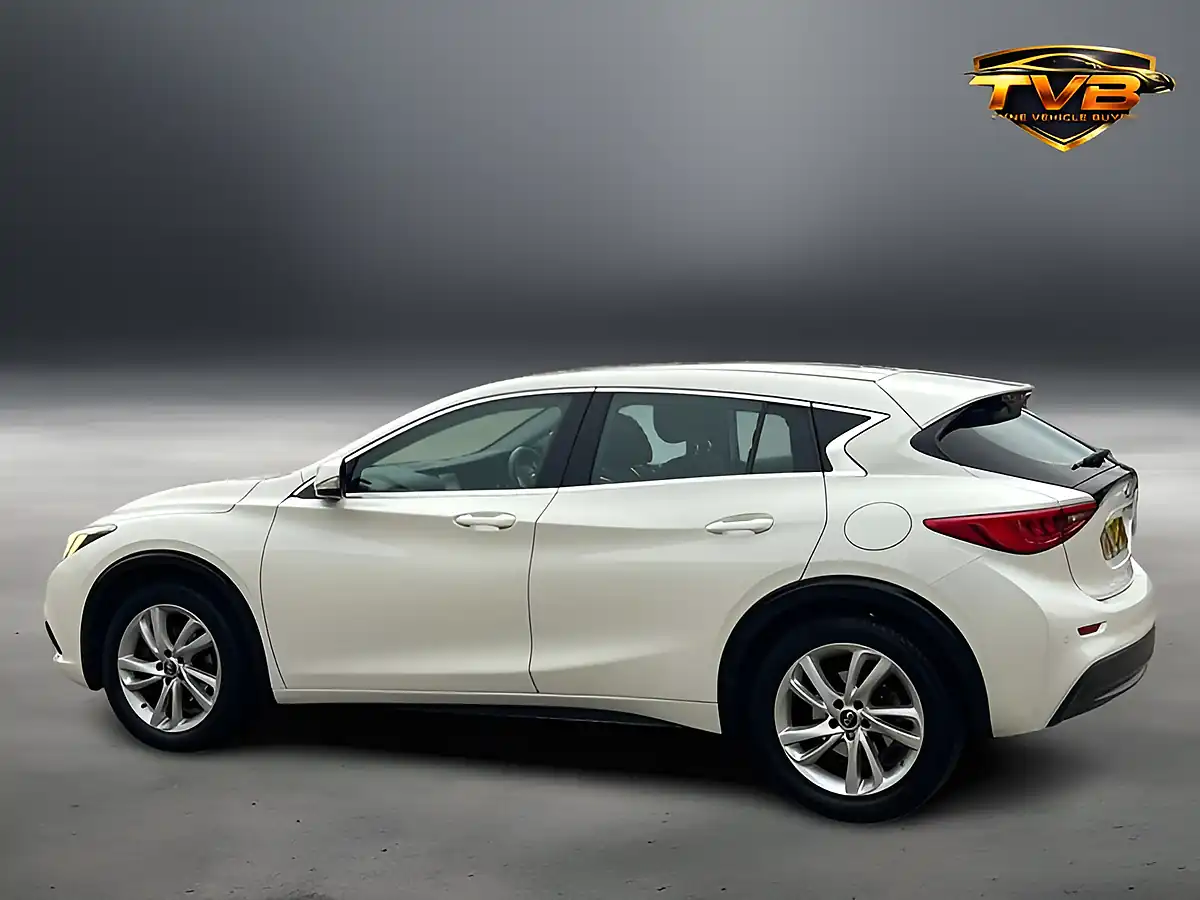 Used 2016 Infiniti Q30 Business Executive White - Interior and Exterior details 17