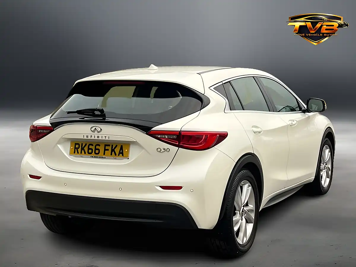Used 2016 Infiniti Q30 Business Executive White - Interior and Exterior details 3